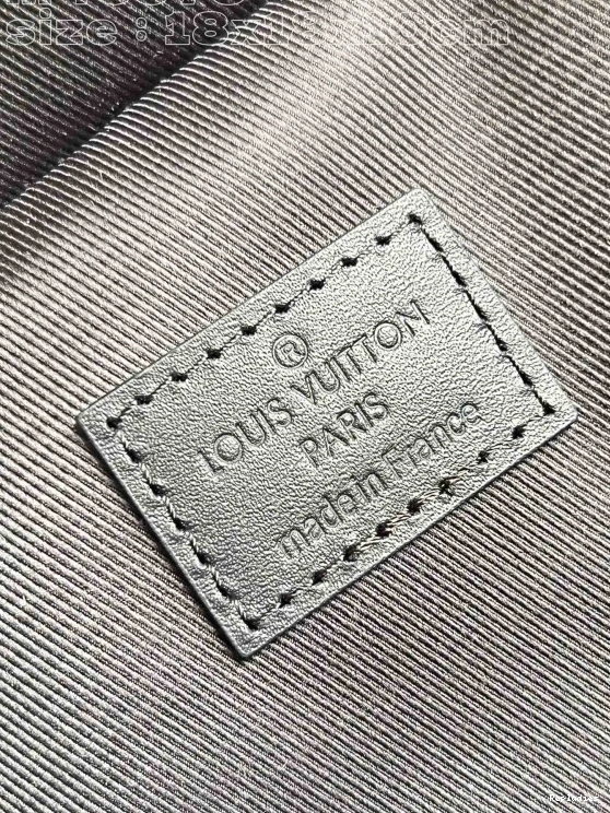 Cheap VUITTON LOUIS Messenger-18*18*10CM Trail 0807
